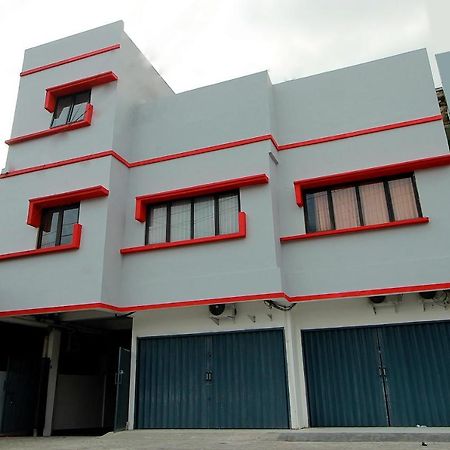 Super Oyo 1678 Jati Exclusive Homestay Бенгкулу Екстериор снимка