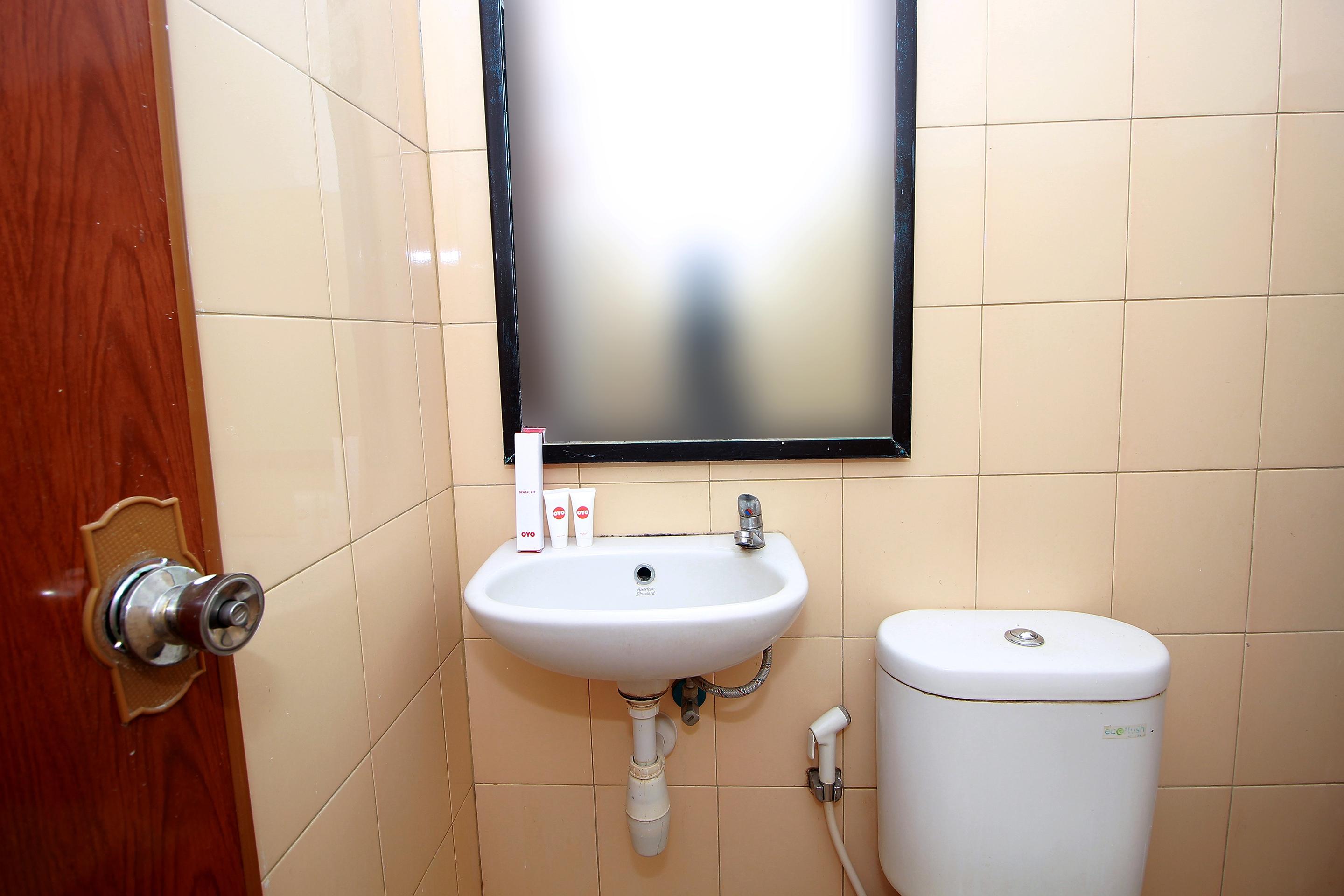 Super Oyo 1678 Jati Exclusive Homestay Бенгкулу Екстериор снимка