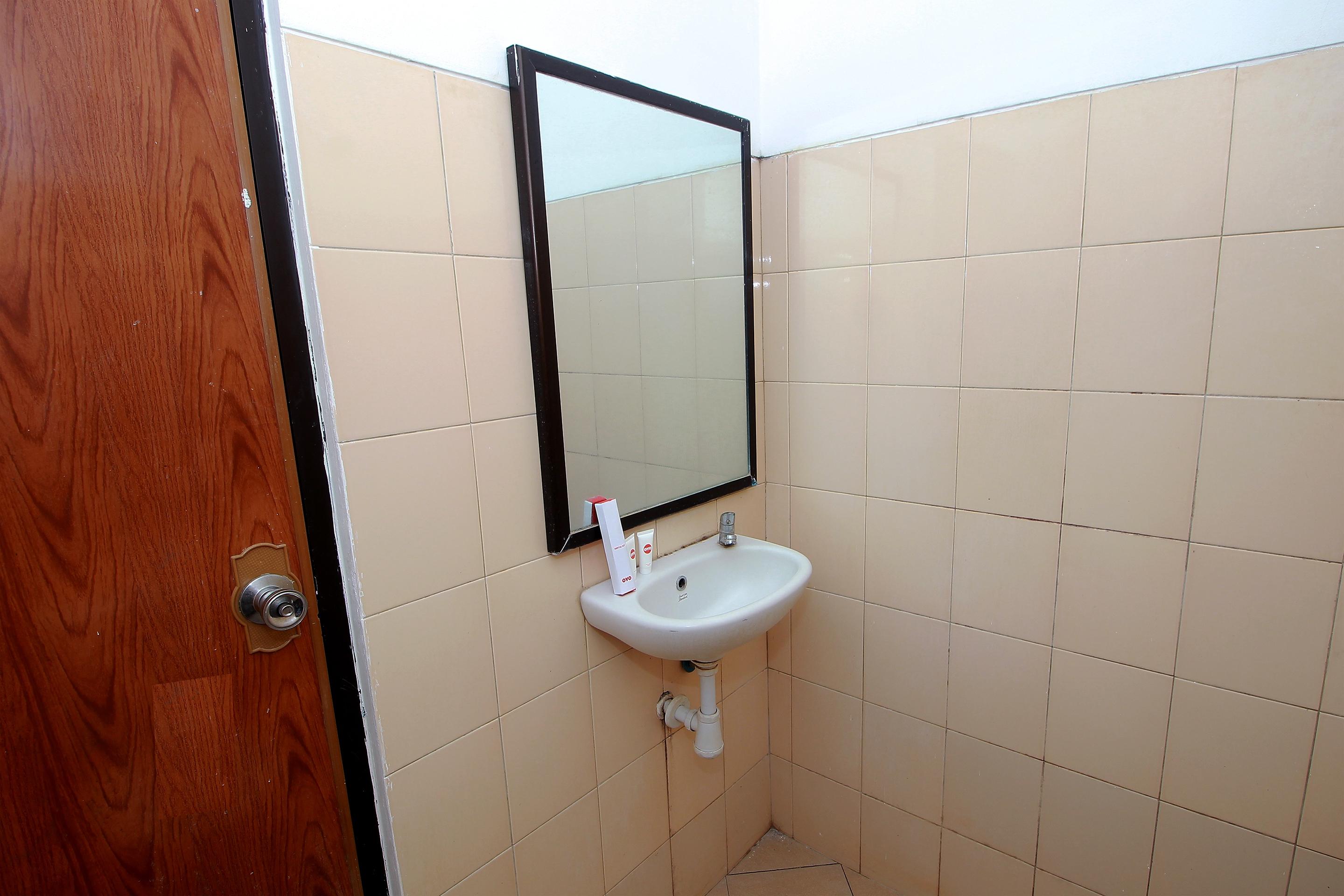 Super Oyo 1678 Jati Exclusive Homestay Бенгкулу Екстериор снимка